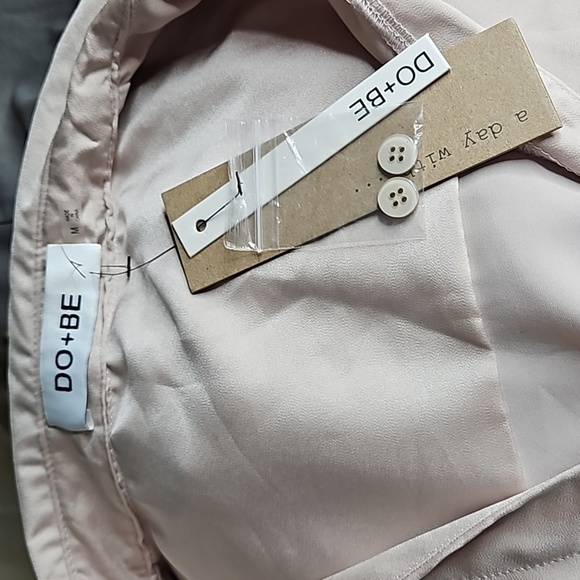 DO+BE Ruffle Front Button Down Long Sleeve Blouse NWT Size Medium - Picture 4 of 6